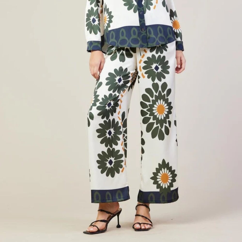 PRESIDENTS DAY SALE ‼️ SKIES ARE BLUE Floral Print Pants - Size Medium